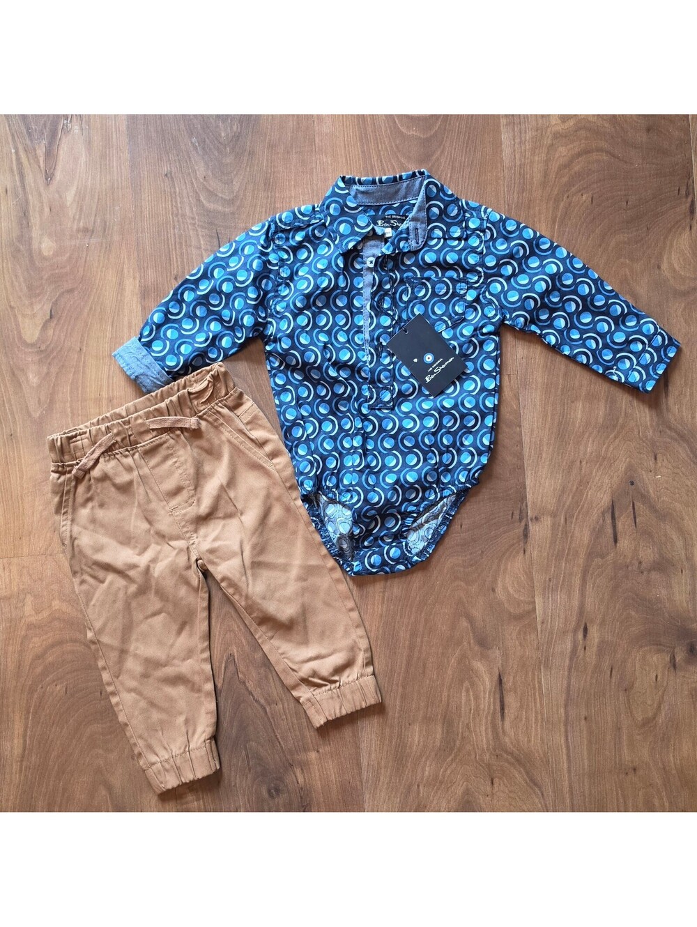 NWT Ben Sherman Baby Boy 2pc Set Geometric Bodysuit & Khaki Pants 6-9 Mos, 430